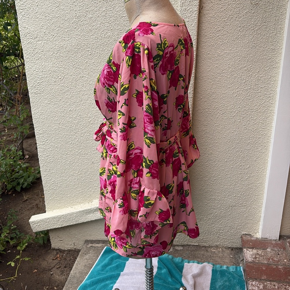 Vintage Betsey Johnson beautiful floral ‘80’s blouse w/ wrapped around tie. - Picture 5 of 13